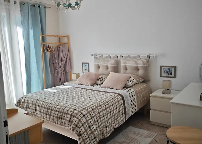 Chambre Dans Villa Avec Salle De Bain Et Piscine Privee