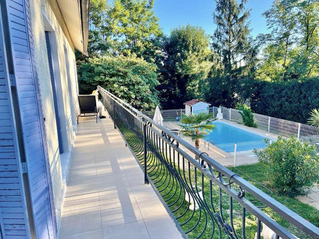 Dans Avec Salle De Bain Et Piscine Privee