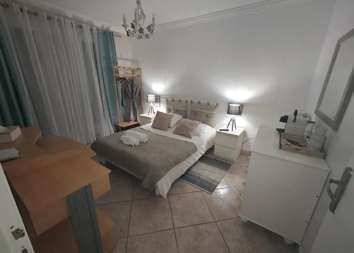 Chambre Dans Villa Avec Salle De Bain Et Piscine Privee
