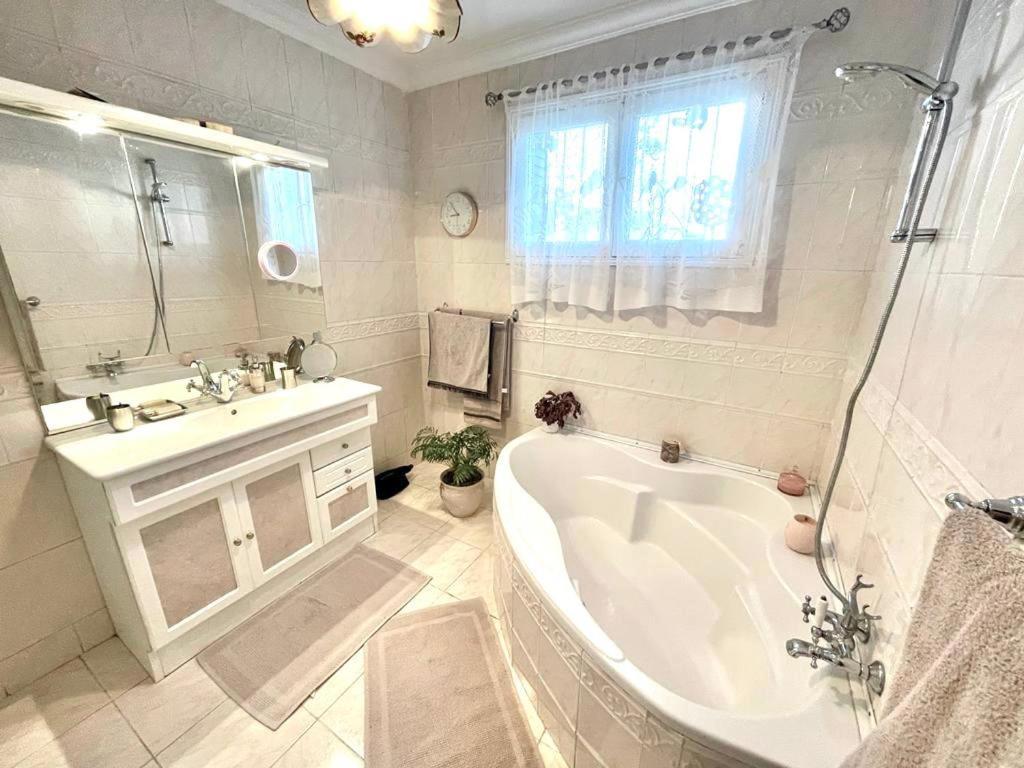 Privatunterkunft Dans Avec Salle De Bain Et Piscine Privee *